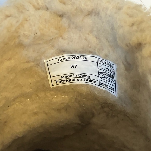 Basically New Crocs - Picture 6 of 7